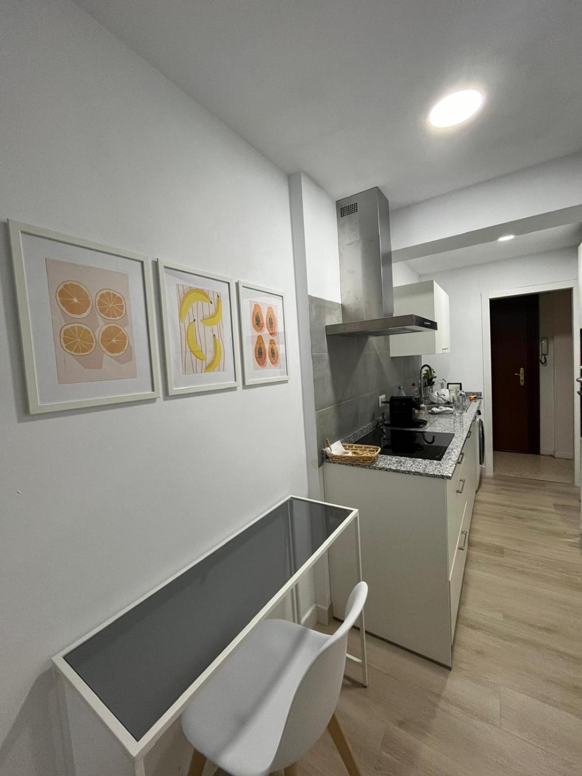 Cozy Apartment Next To Center Seville Exterior photo