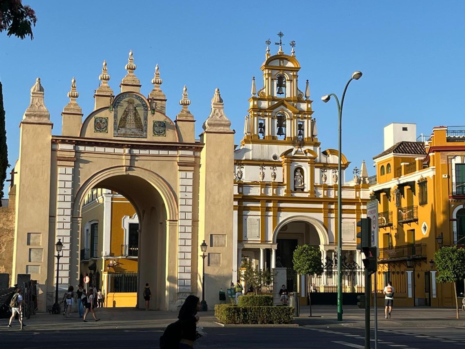 Cozy Apartment Next To Center Seville Exterior photo