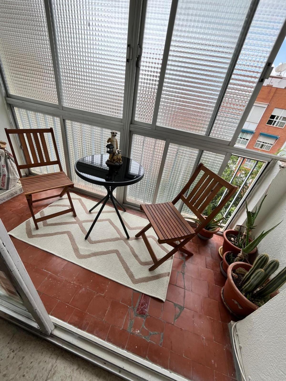 Cozy Apartment Next To Center Seville Exterior photo